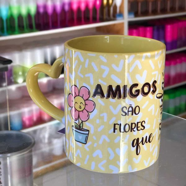 Caneca Color de Alça Coração